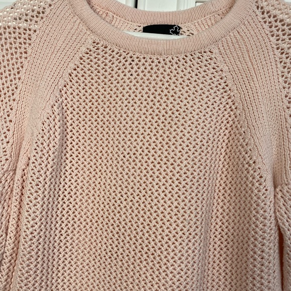 EUC Vintage Sears Women’s Medium Pink Crew Neck Sweater with a Slight Sparkle - Picture 3 of 9